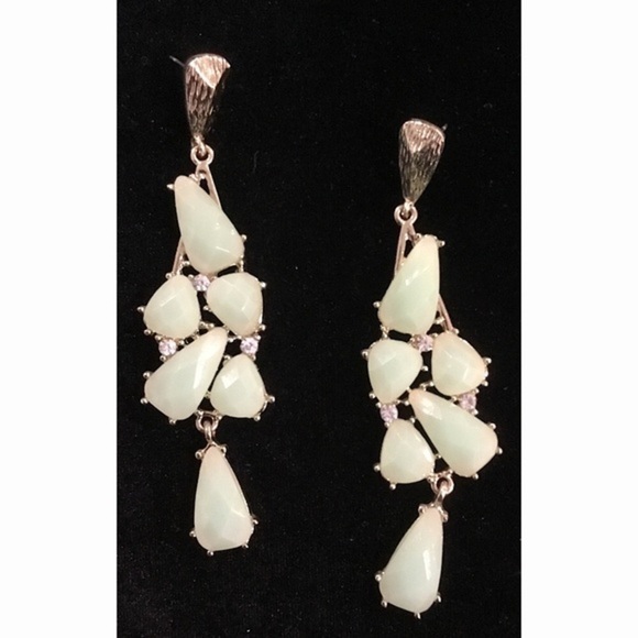 LIGHT Green Earrings w Gold Metal - Picture 1 of 2